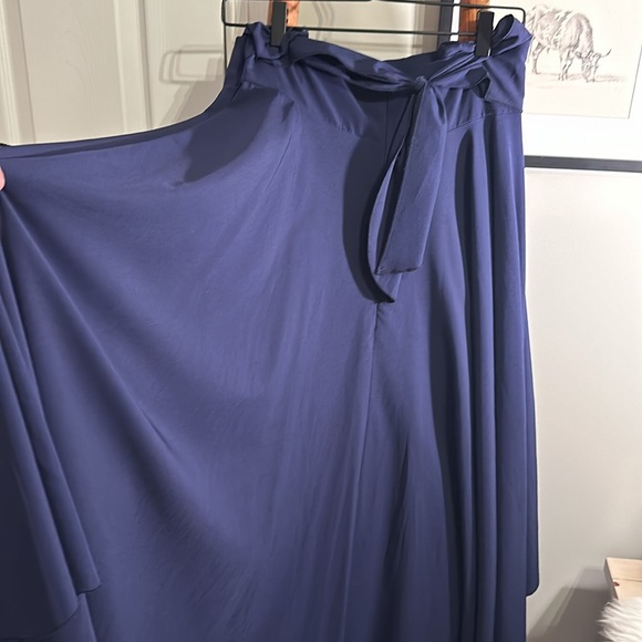 Yitemei Women’s High Waist Solid Swing Maxi Skirt w/Asymmetrical Hem & Pockets - Picture 5 of 16